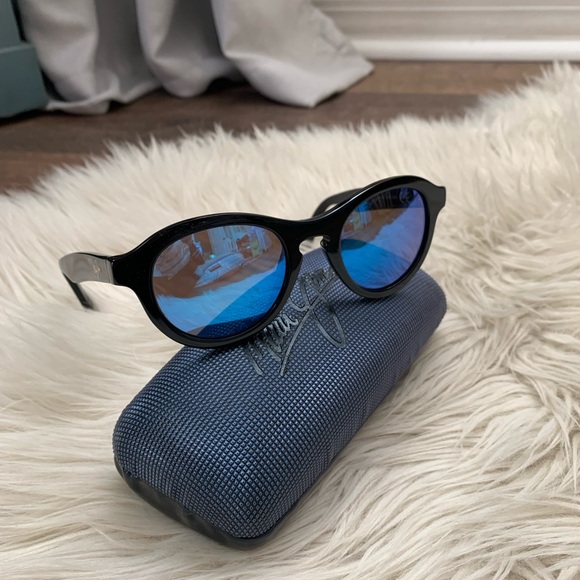 Maui Jim Black Polarized Sunglasses With Reflective Blue Lenses - Picture 7 of 16